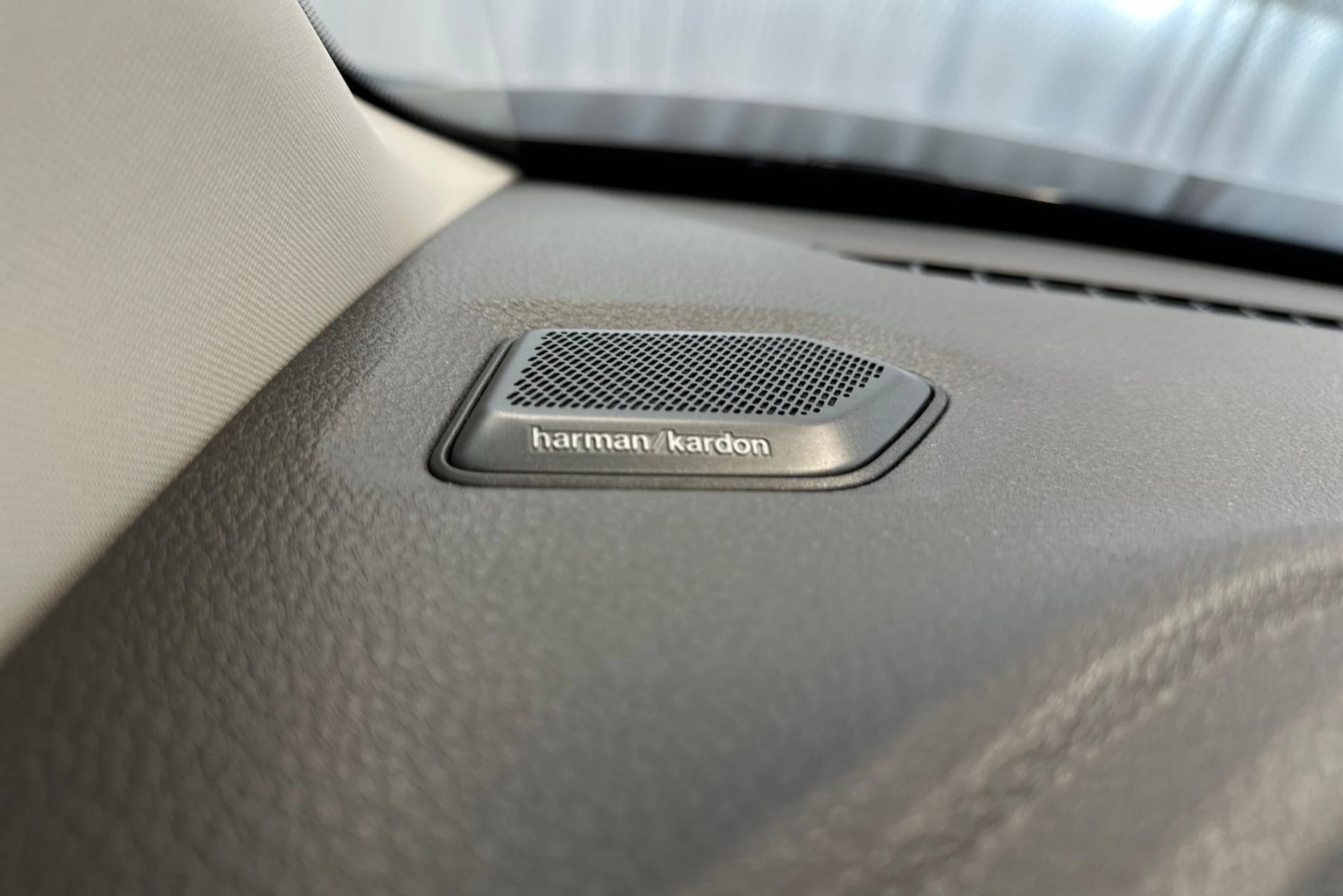 Musta Volkswagen Transporter 2025 kuva 15.