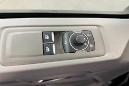 Musta Volkswagen Transporter 2025 kuva 16.