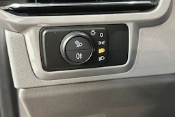 Musta Volkswagen Transporter 2025 kuva 18.