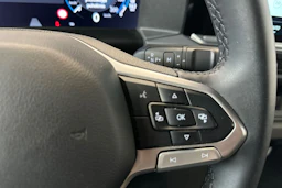 Musta Volkswagen Transporter 2025 kuva 20.
