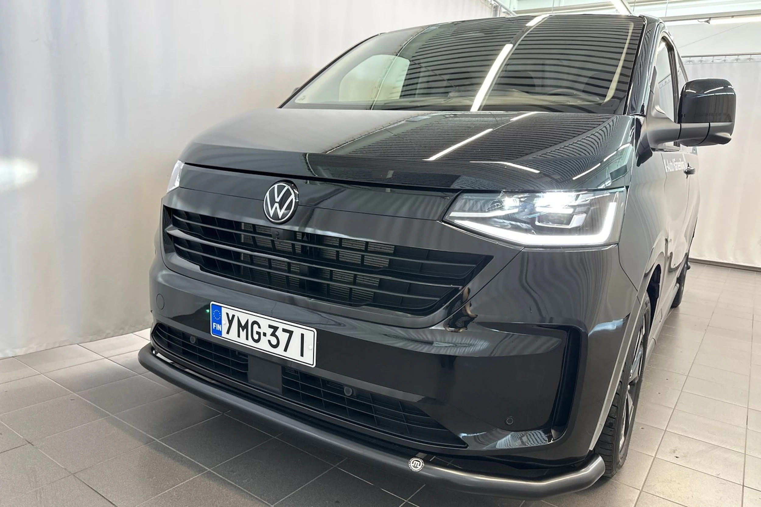 Musta Volkswagen Transporter 2025 kuva 32.
