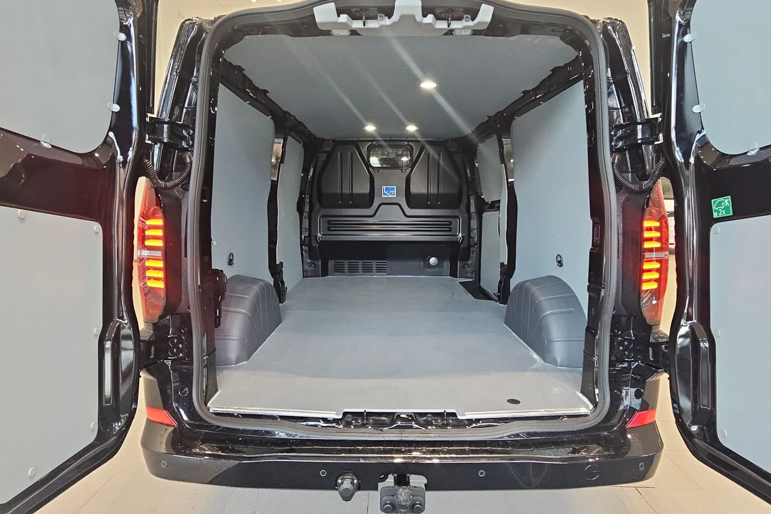 met. musta Volkswagen Transporter 2026 kuva 17.