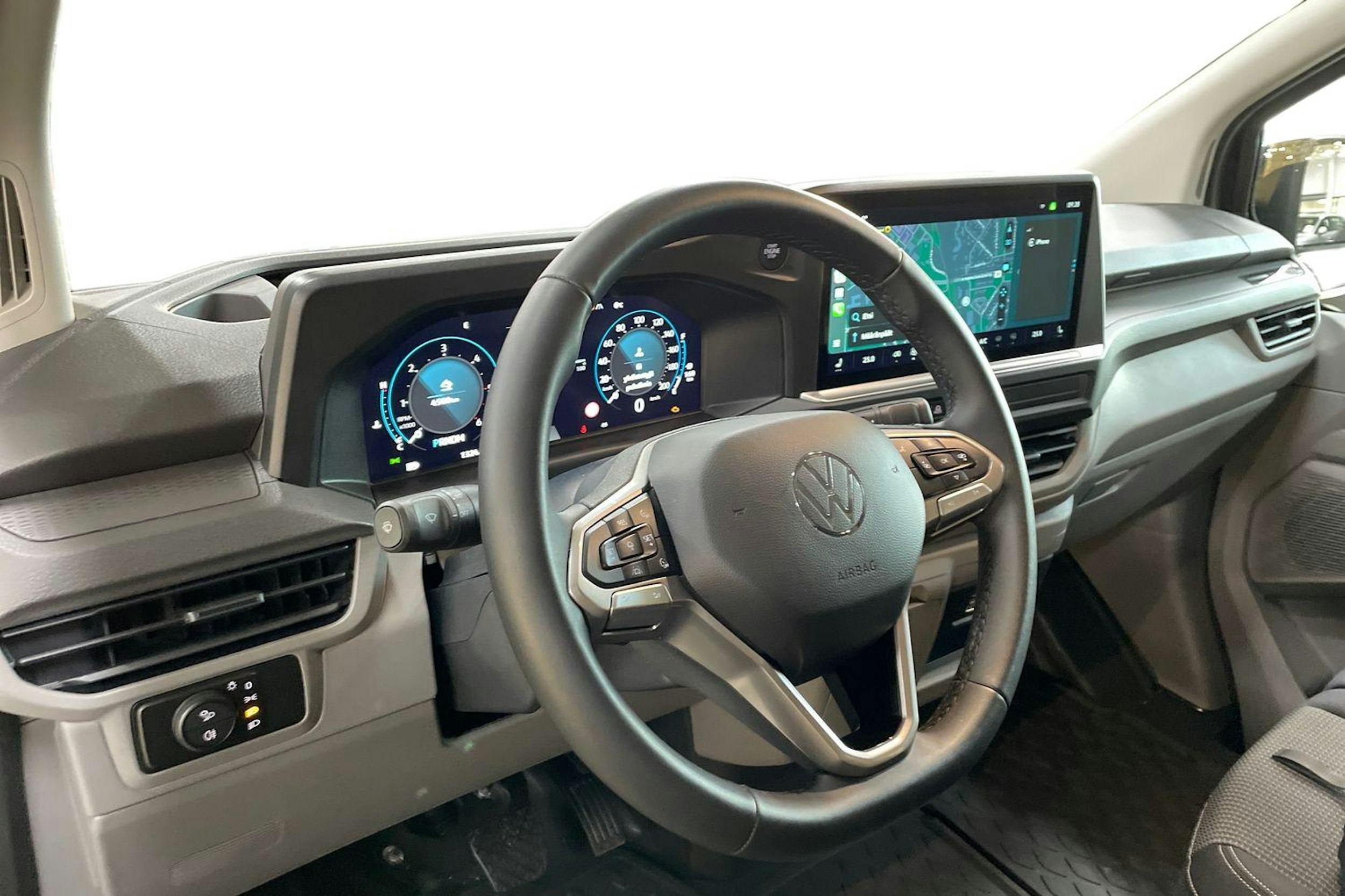 musta Volkswagen Transporter 2025 kuva 3.