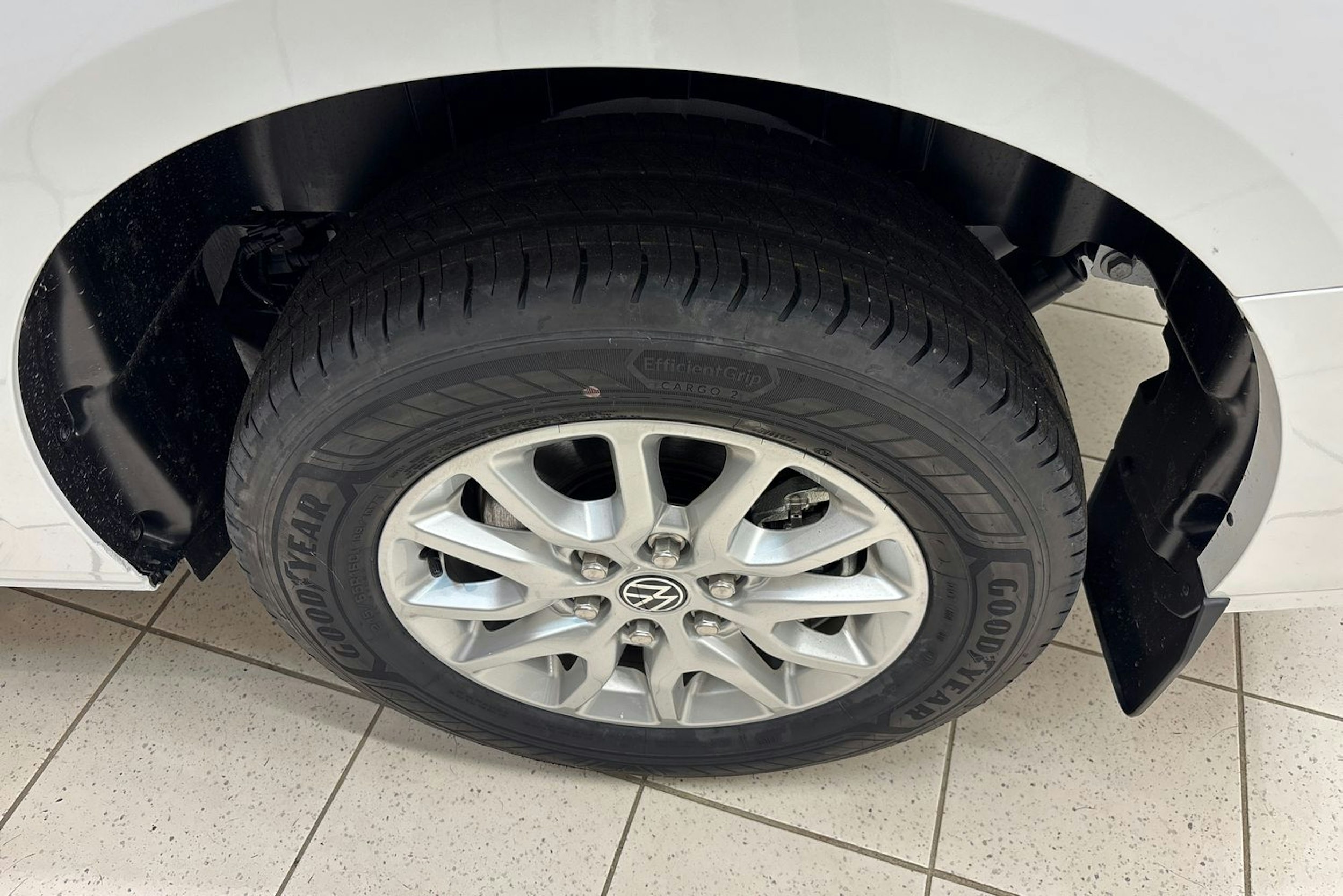 valkoinen Volkswagen Transporter 2025 kuva 9.