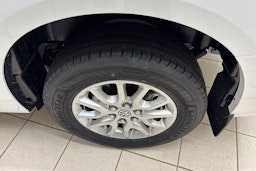 valkoinen Volkswagen Transporter 2025 kuva 9.