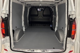 valkoinen Volkswagen Transporter 2025 kuva 10.