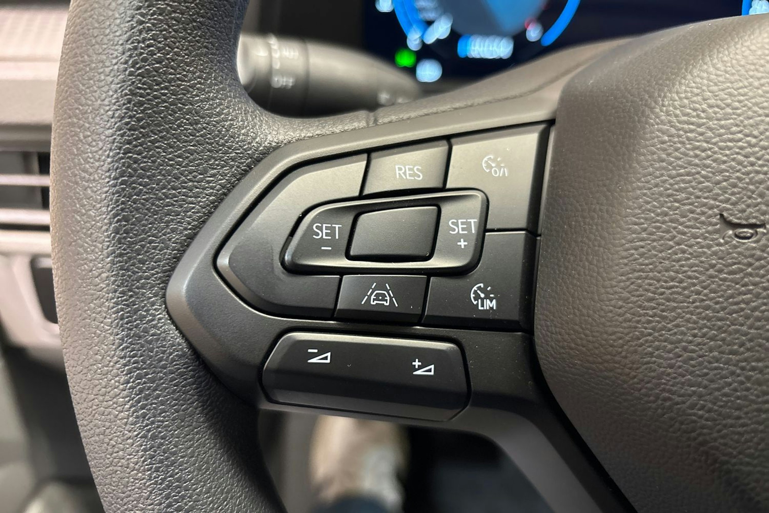 valkoinen Volkswagen Transporter 2025 kuva 13.