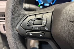 valkoinen Volkswagen Transporter 2025 kuva 13.