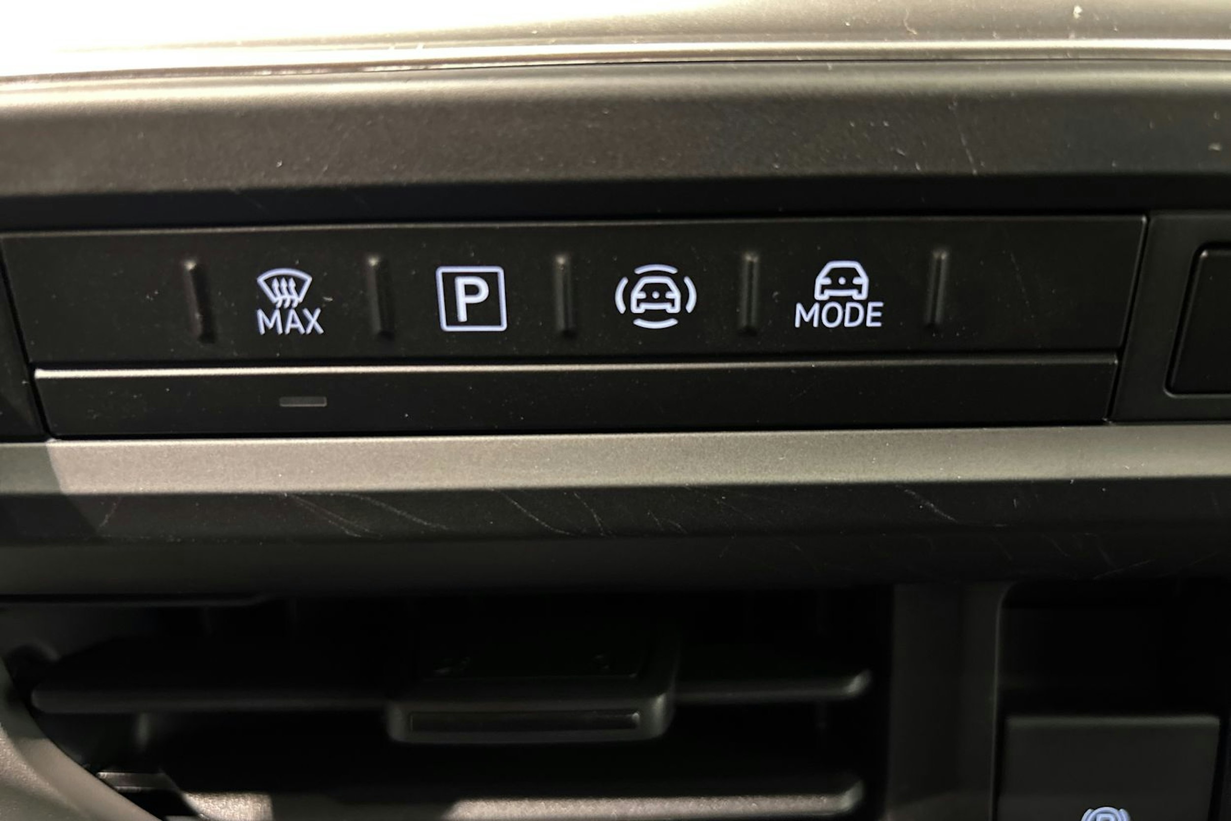 valkoinen Volkswagen Transporter 2025 kuva 16.