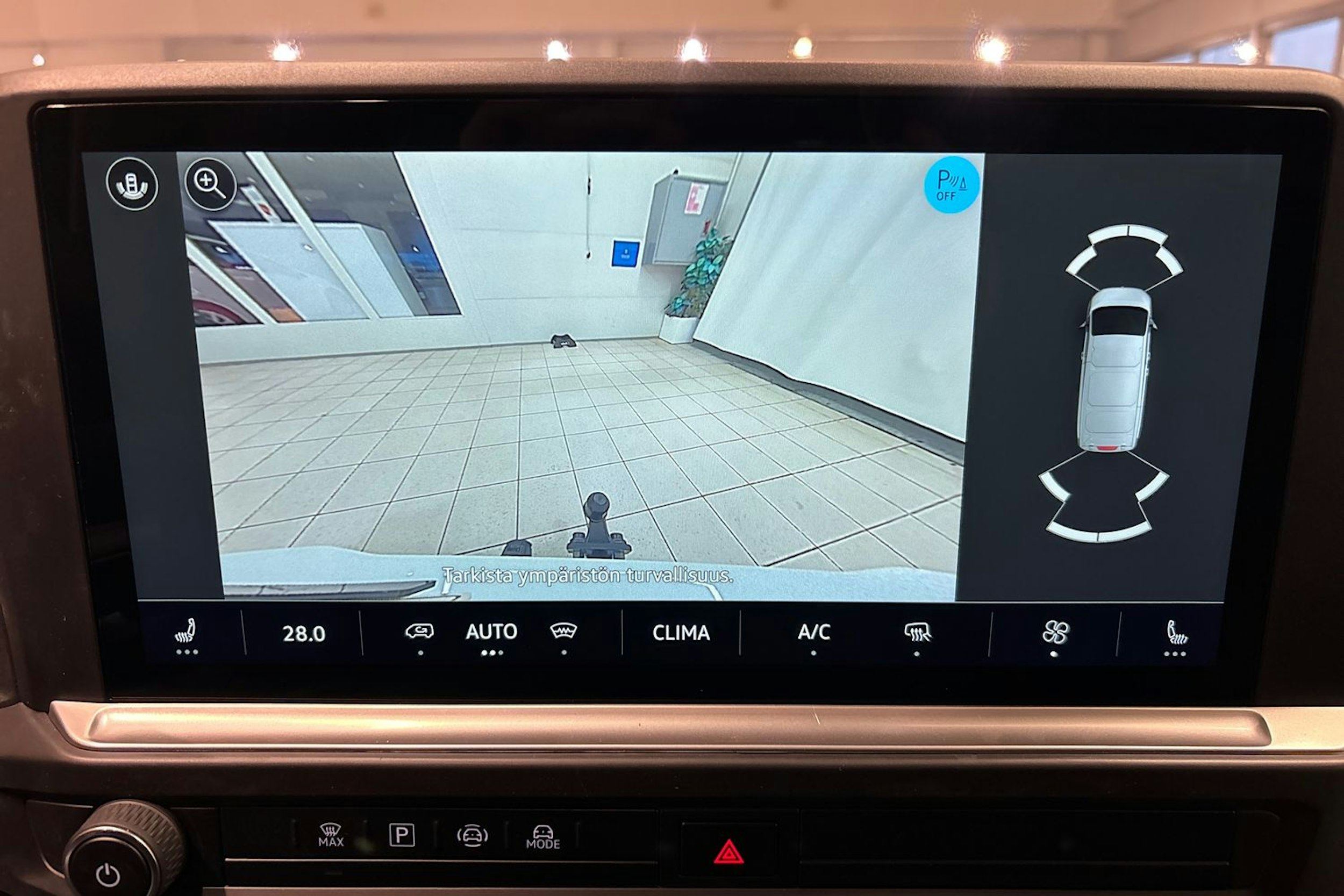 valkoinen Volkswagen Transporter 2025 kuva 17.