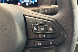harmaa Volkswagen Transporter 2025 kuva 19.