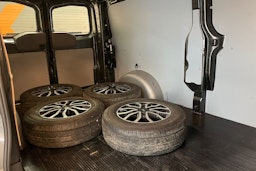 harmaa Volkswagen Transporter 2025 kuva 13.