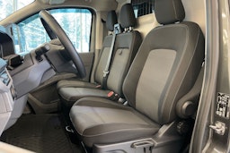 harmaa Volkswagen Transporter 2025 kuva 16.
