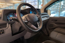 harmaa Volkswagen Transporter 2025 kuva 17.