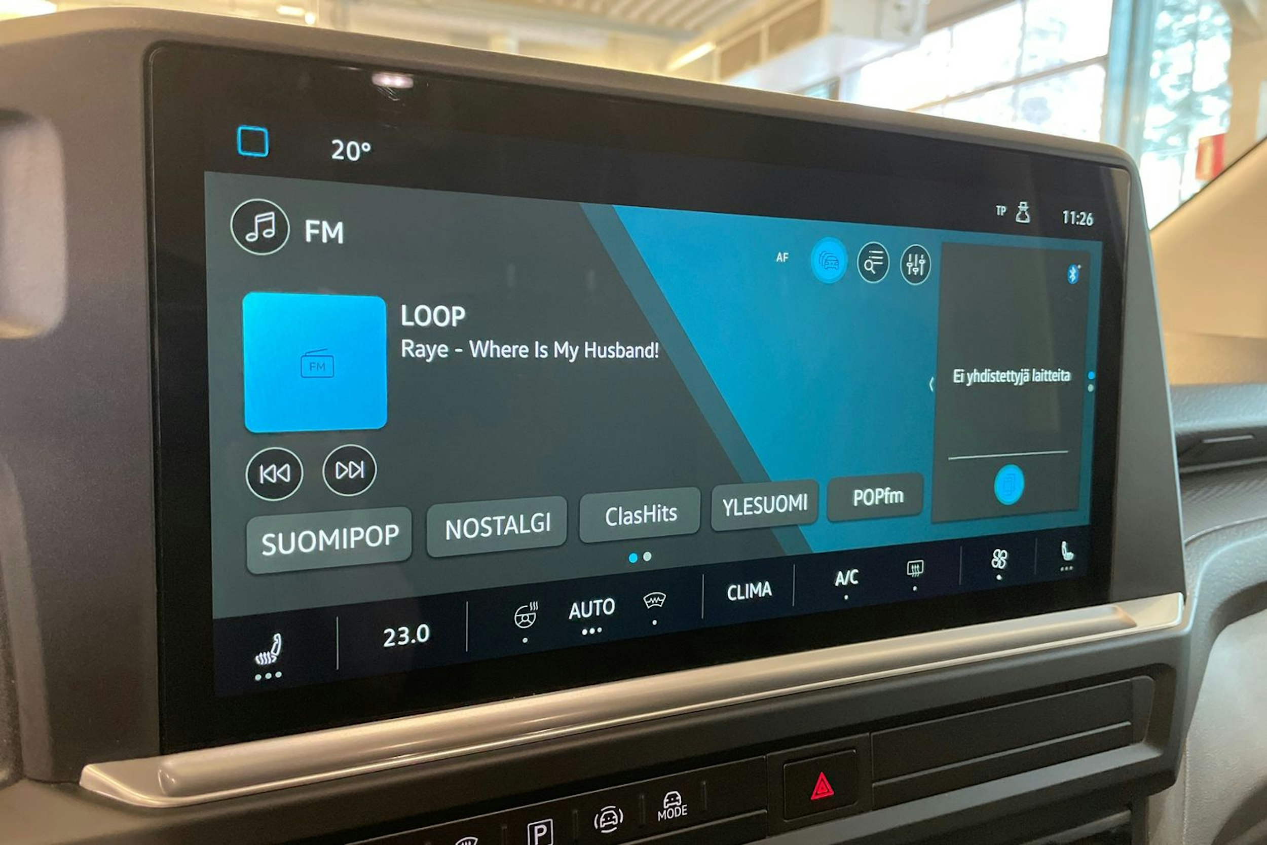 harmaa Volkswagen Transporter 2025 kuva 19.