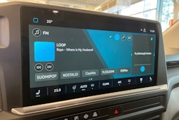 harmaa Volkswagen Transporter 2025 kuva 19.