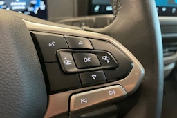 harmaa Volkswagen Transporter 2025 kuva 22.