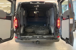 harmaa Volkswagen Transporter 2025 kuva 24.