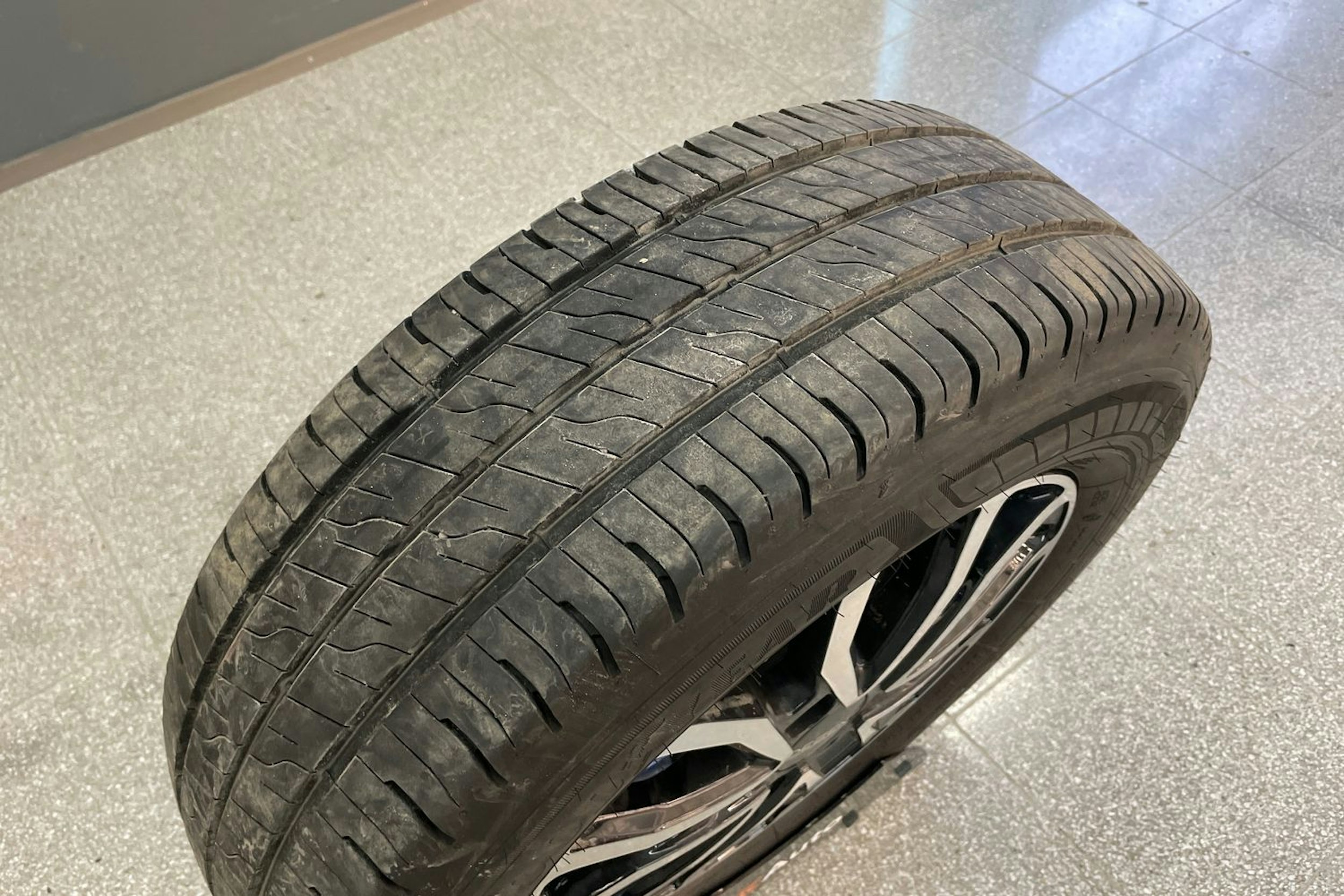 harmaa Volkswagen Transporter 2025 kuva 26.