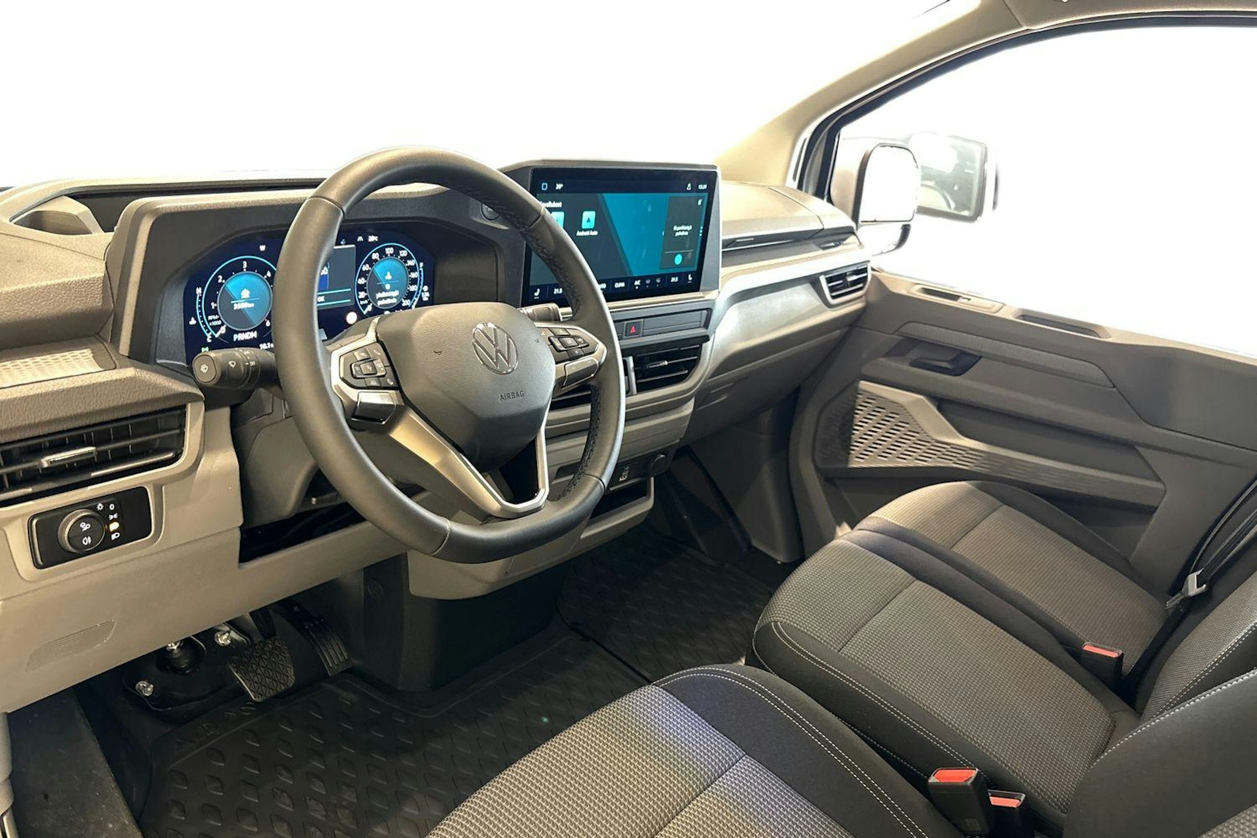 harmaa Volkswagen Transporter 2025 kuva 8.
