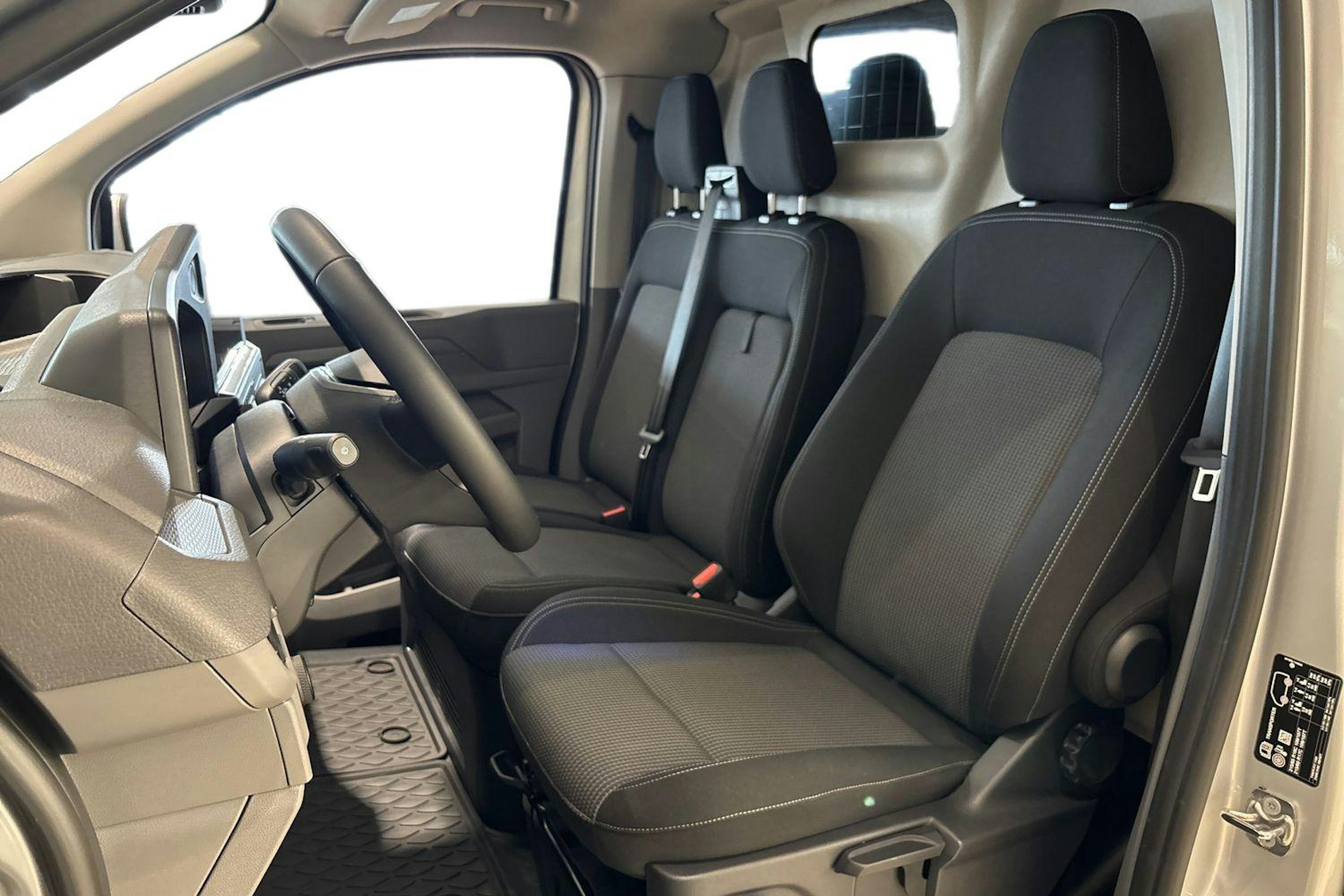 harmaa Volkswagen Transporter 2025 kuva 10.