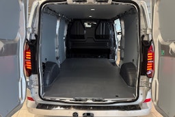 harmaa Volkswagen Transporter 2025 kuva 12.