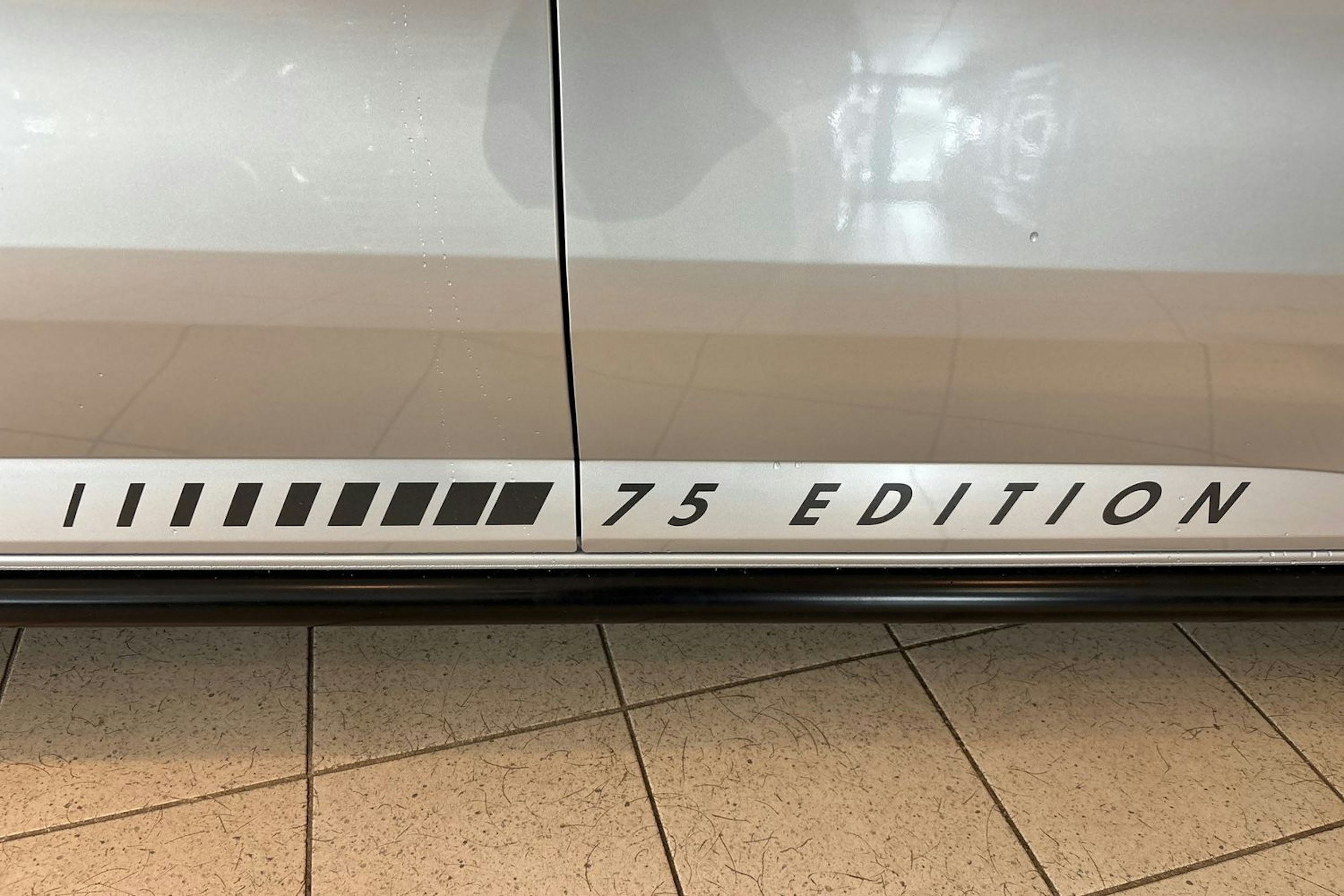 harmaa Volkswagen Transporter 2025 kuva 14.