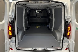 valkoinen Volkswagen Transporter 2025 kuva 10.