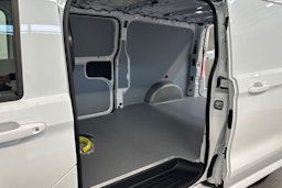 valkoinen Volkswagen Transporter 2025 kuva 11.