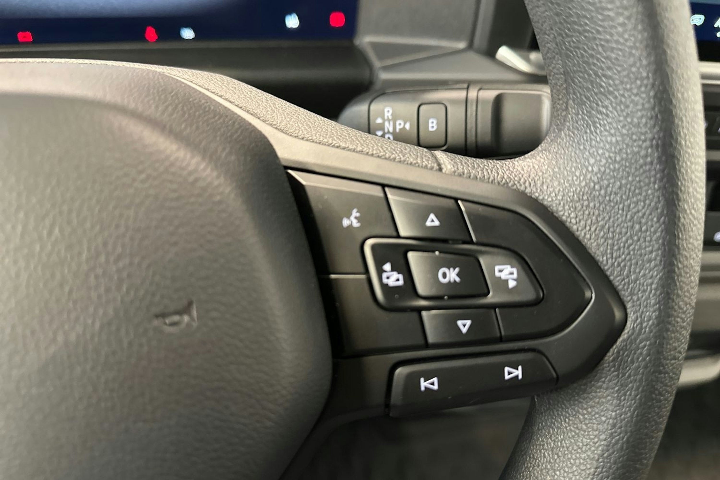 valkoinen Volkswagen Transporter 2025 kuva 18.