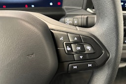 valkoinen Volkswagen Transporter 2025 kuva 18.