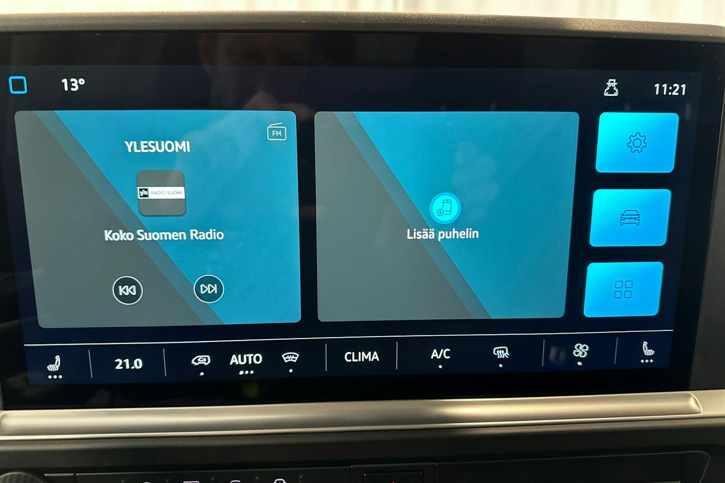 valkoinen Volkswagen Transporter 2025 kuva 20.