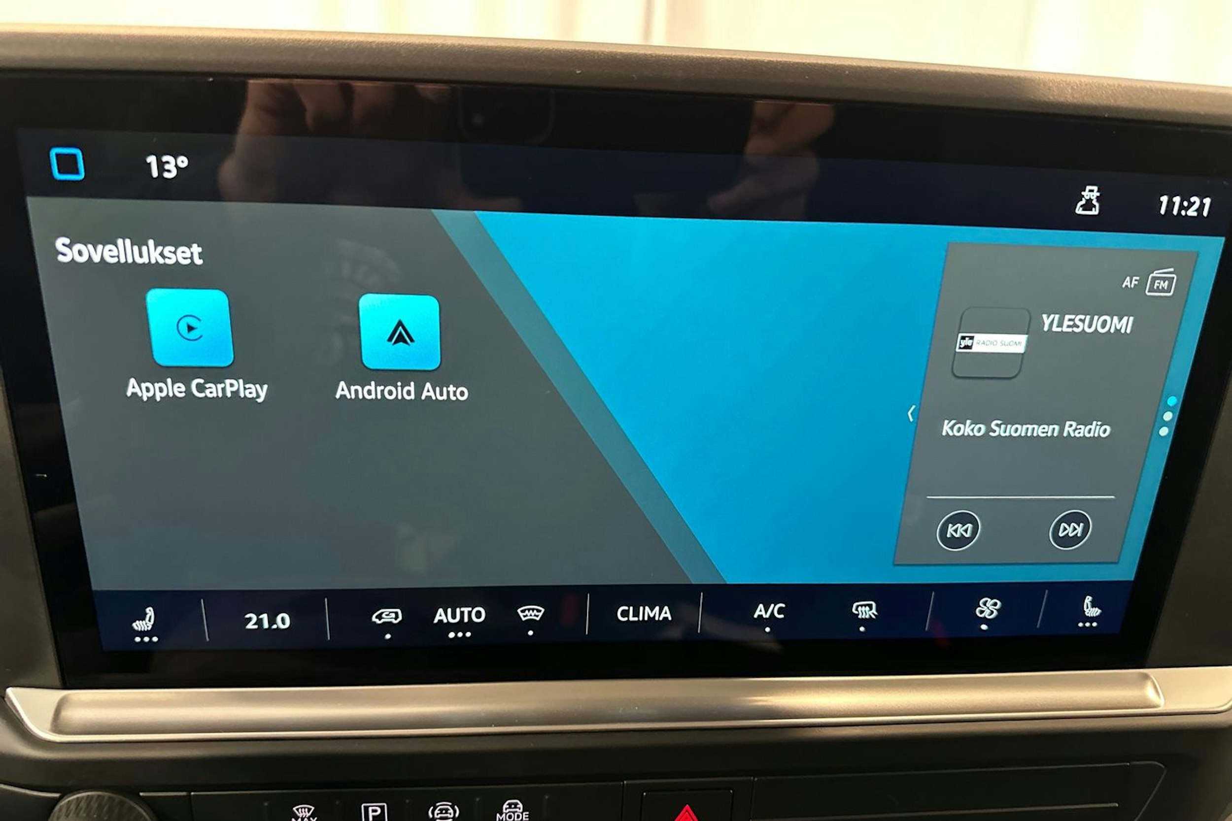 valkoinen Volkswagen Transporter 2025 kuva 21.