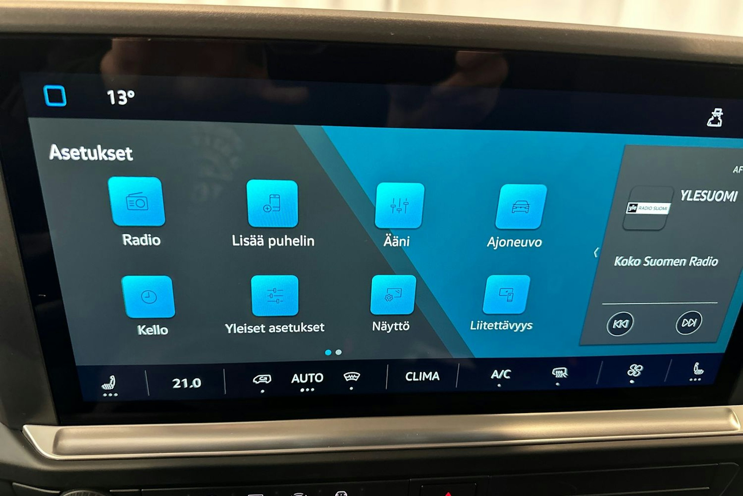 valkoinen Volkswagen Transporter 2025 kuva 22.