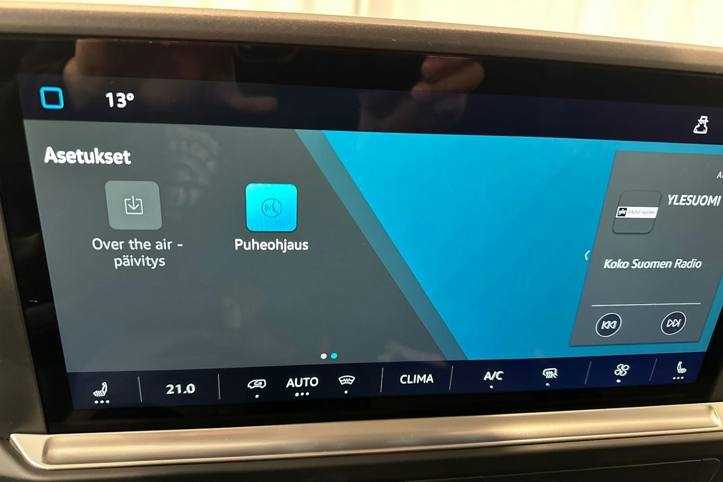 valkoinen Volkswagen Transporter 2025 kuva 23.