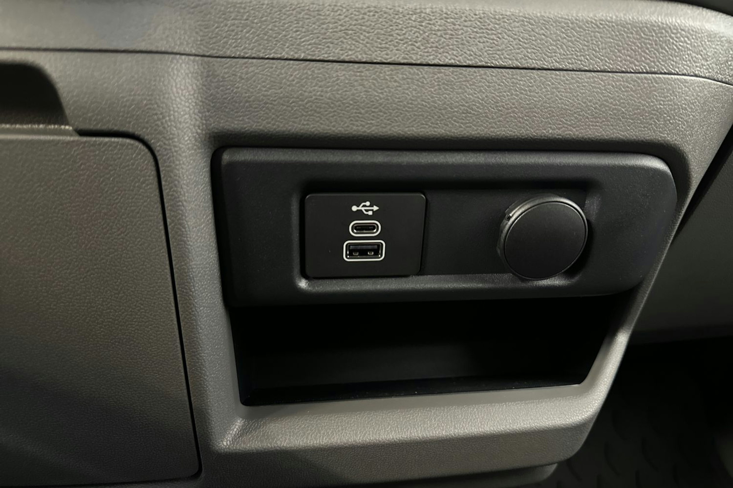 valkoinen Volkswagen Transporter 2025 kuva 25.