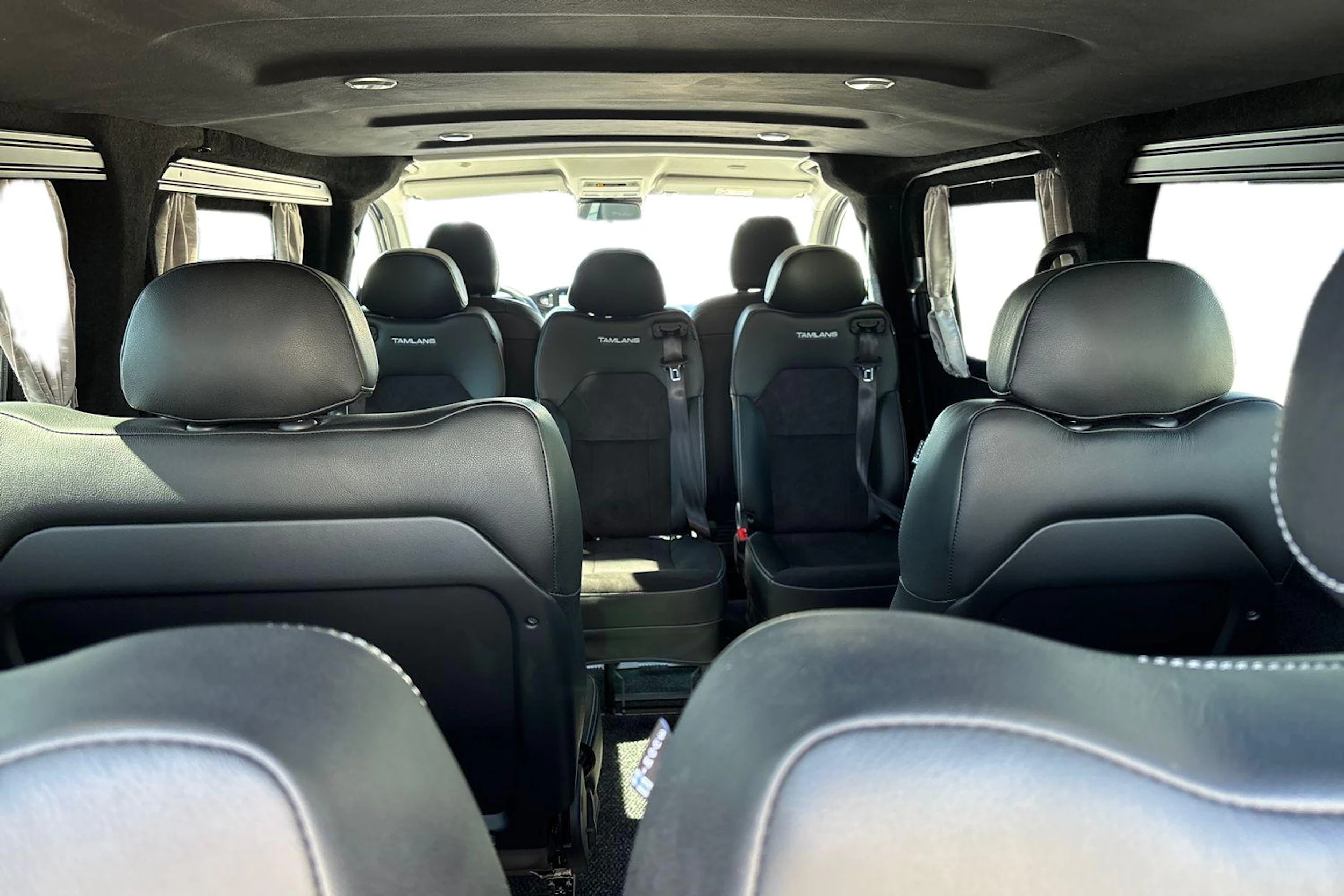 musta Volkswagen Transporter 2026 kuva 11.