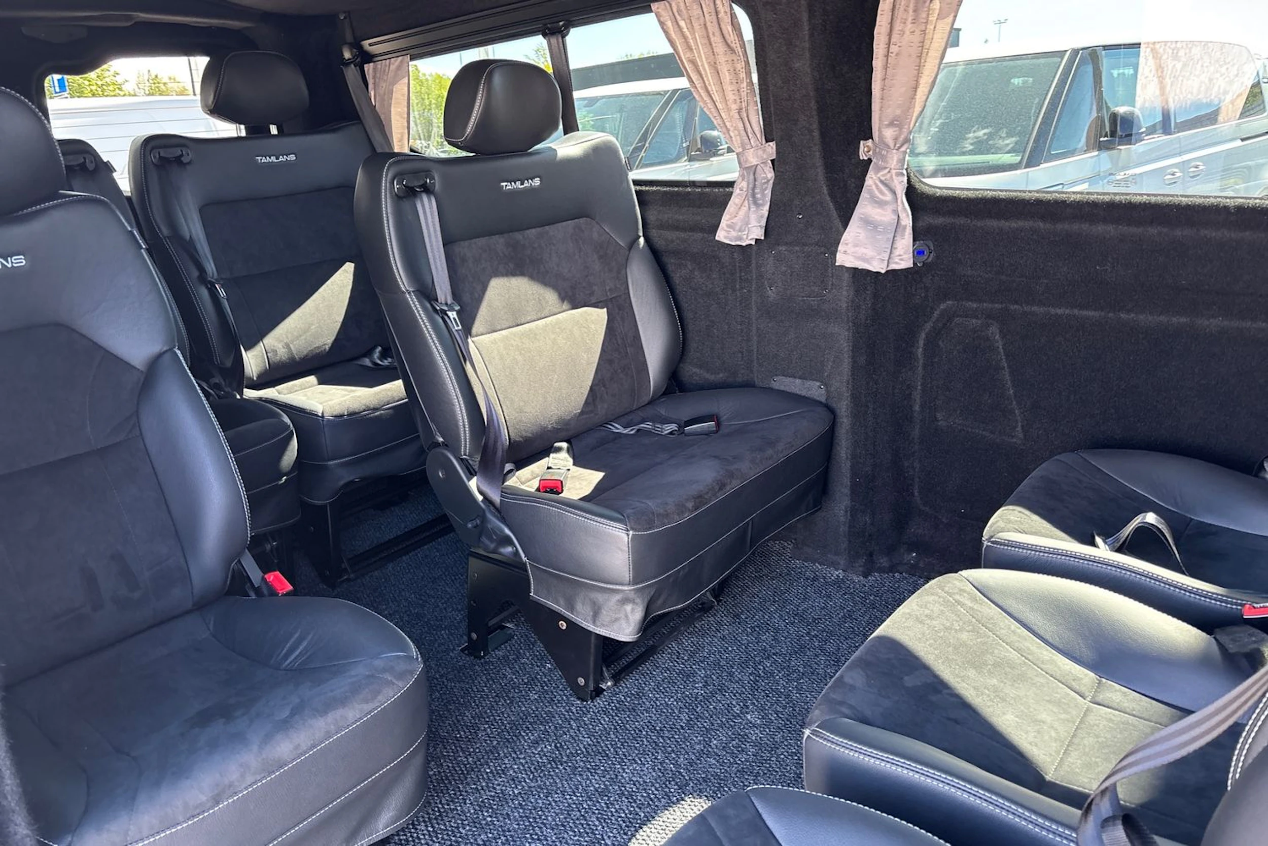 musta Volkswagen Transporter 2026 kuva 16.