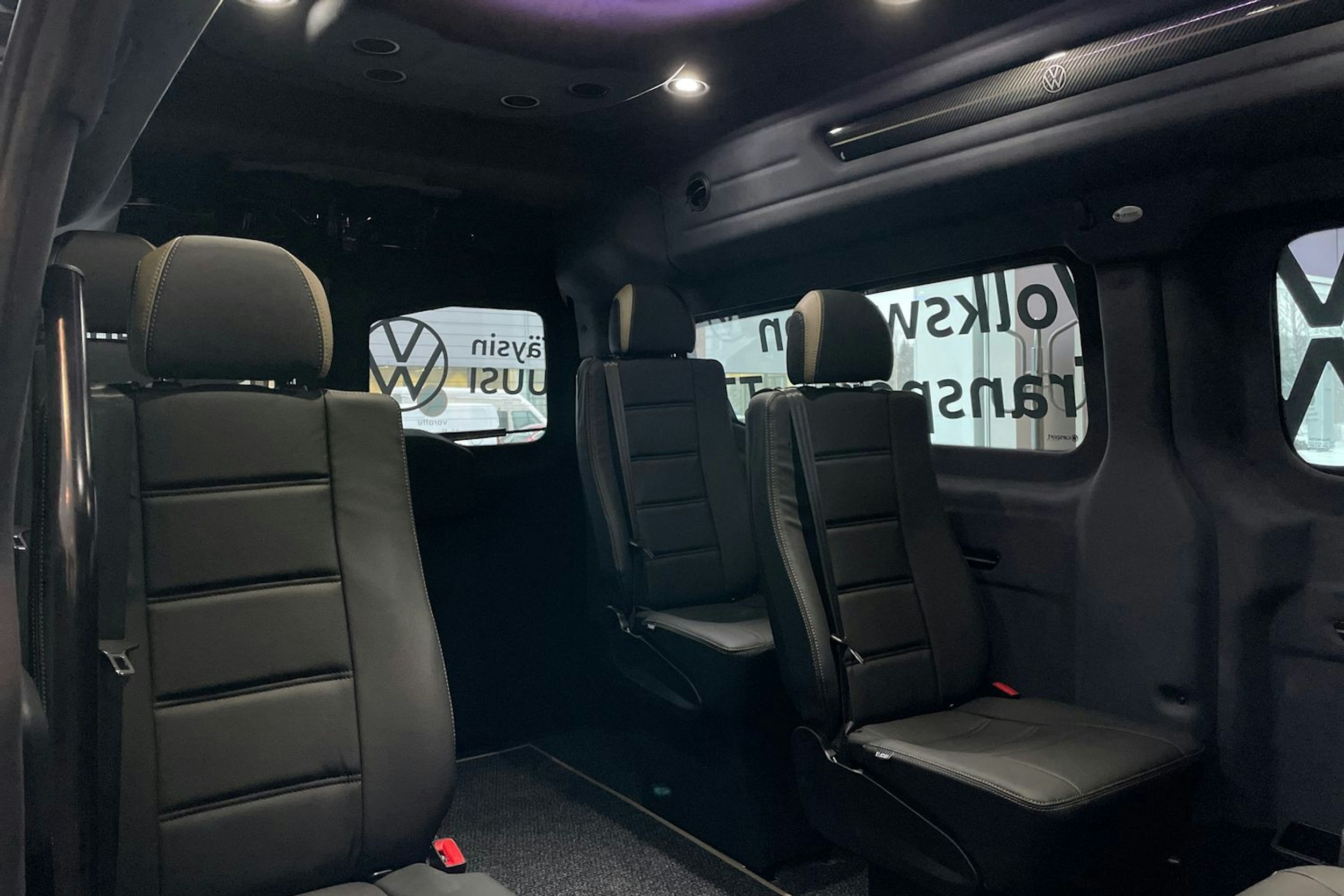 musta Volkswagen Transporter 2026 kuva 12.