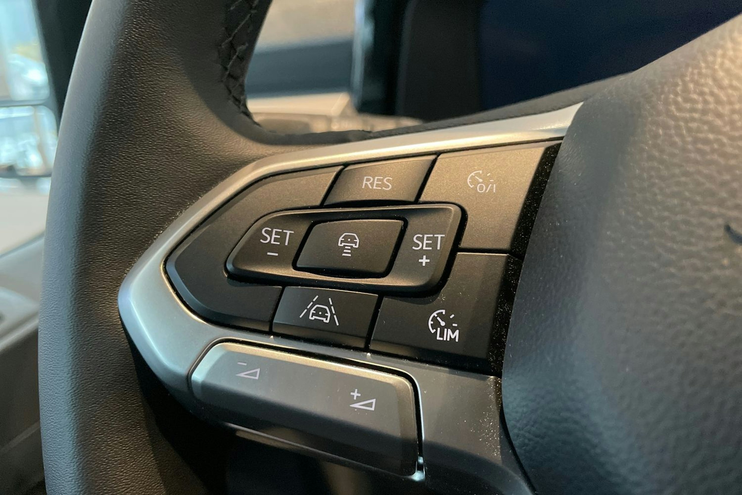 musta Volkswagen Transporter 2026 kuva 18.