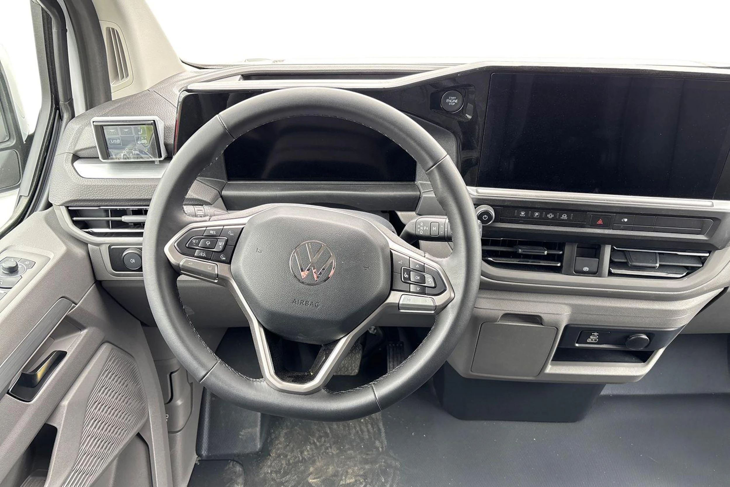 valkoinen Volkswagen Transporter 2026 kuva 9.