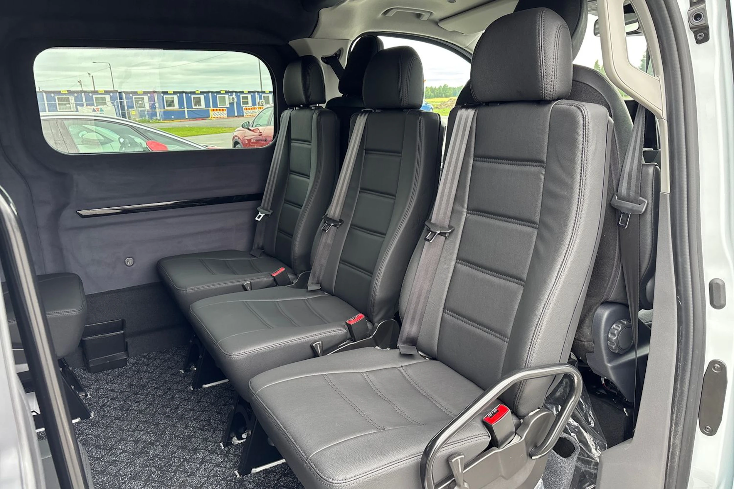valkoinen Volkswagen Transporter 2026 kuva 13.