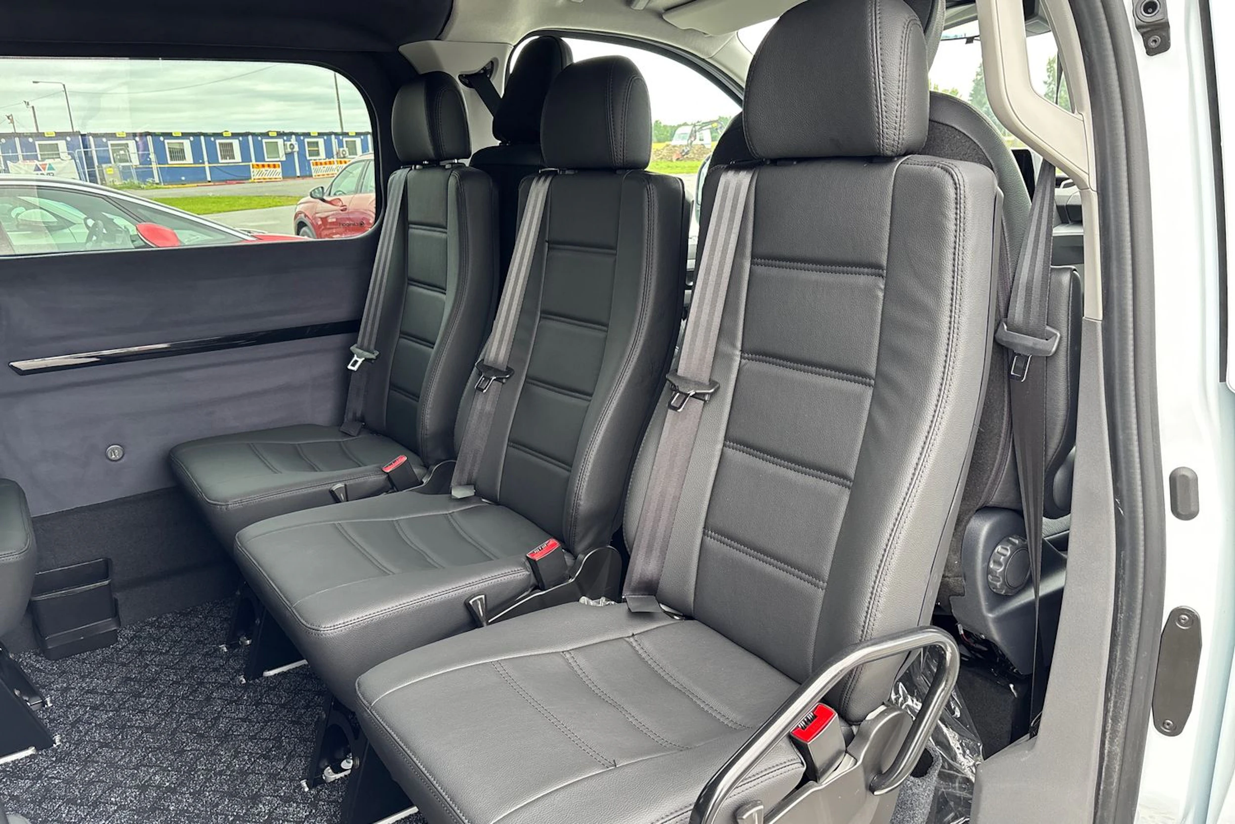 valkoinen Volkswagen Transporter 2026 kuva 15.