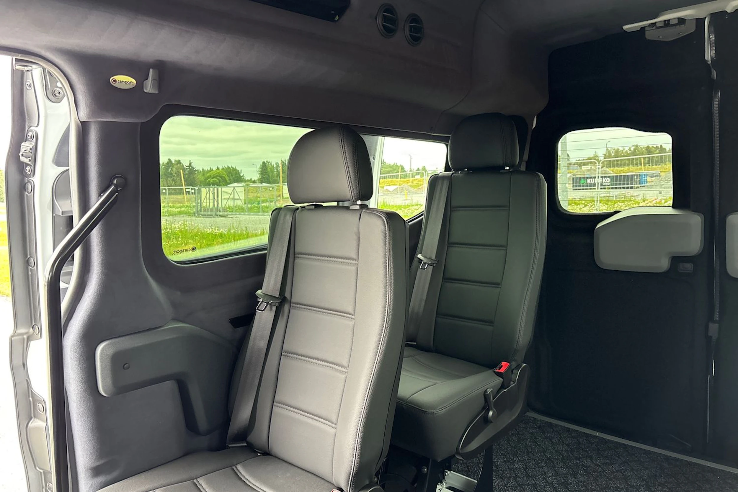 valkoinen Volkswagen Transporter 2026 kuva 17.