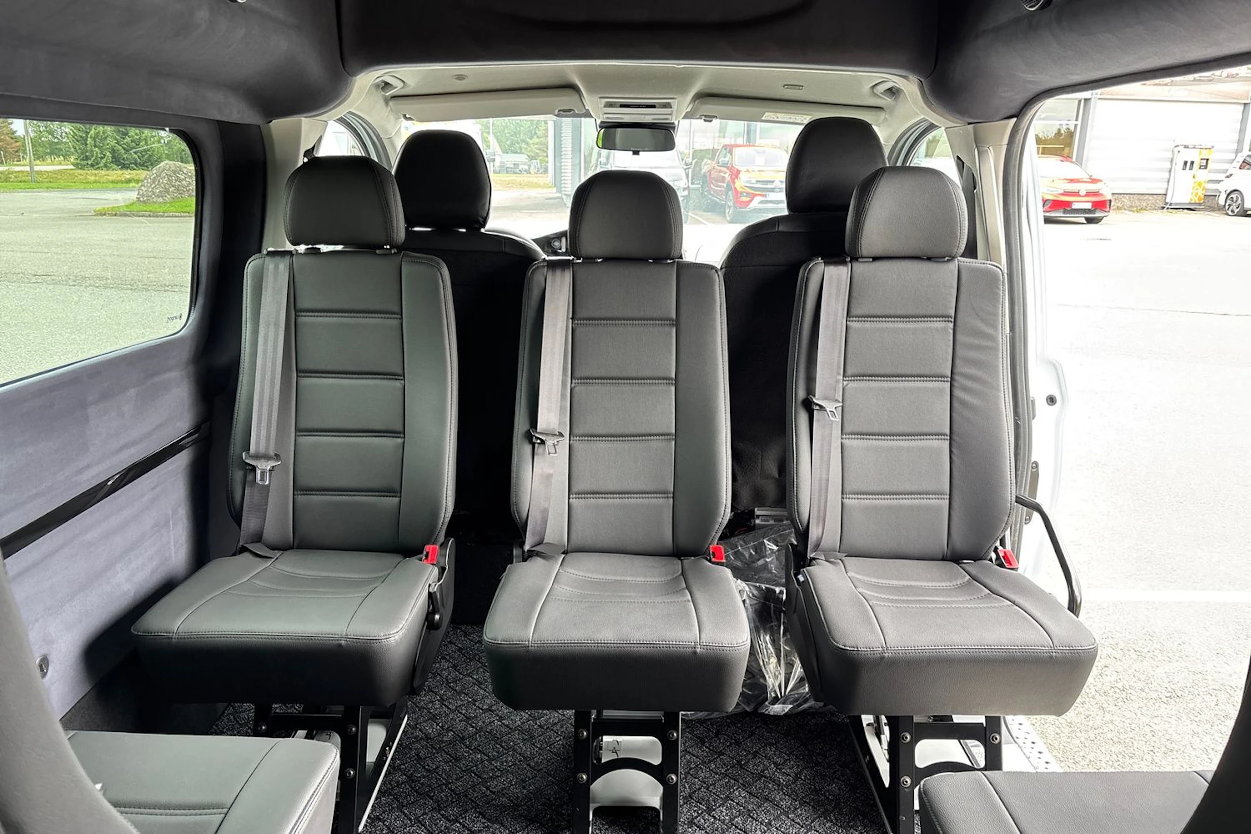 valkoinen Volkswagen Transporter 2026 kuva 18.