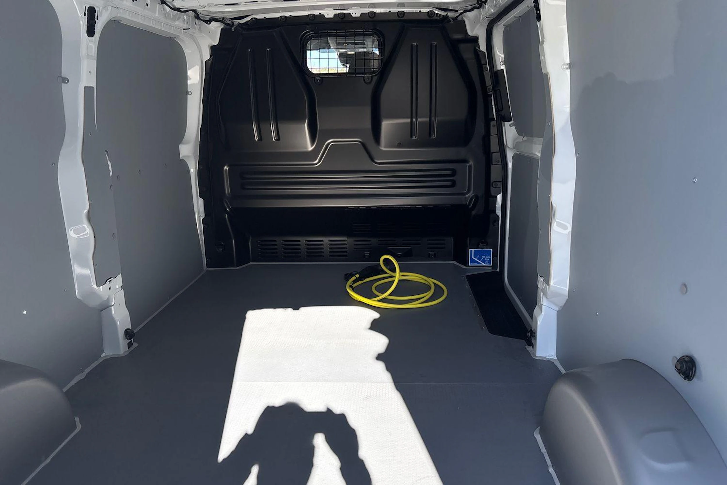 Valkoinen Volkswagen TRANSPORTER 2026 kuva 11.