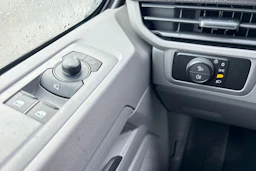 valkoinen Volkswagen Transporter 2026 kuva 13.