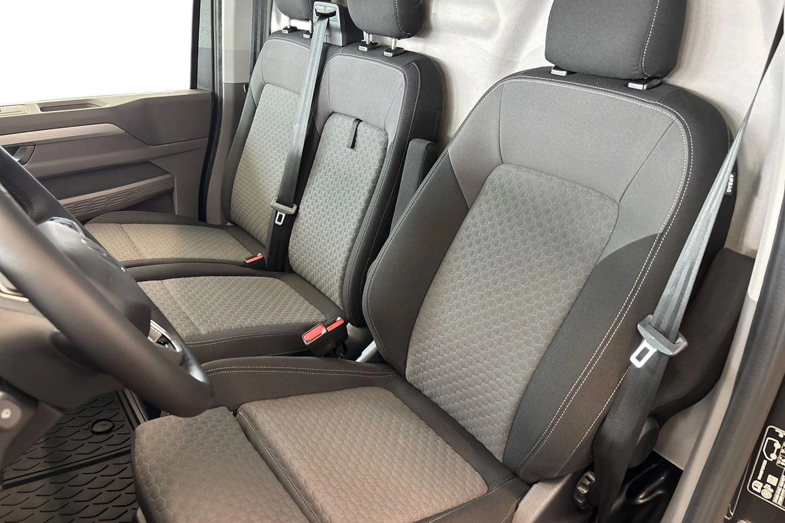 harmaa Volkswagen Transporter 2026 kuva 11.
