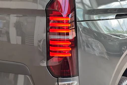harmaa Volkswagen Transporter 2026 kuva 15.