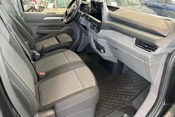 harmaa Volkswagen Transporter 2026 kuva 18.